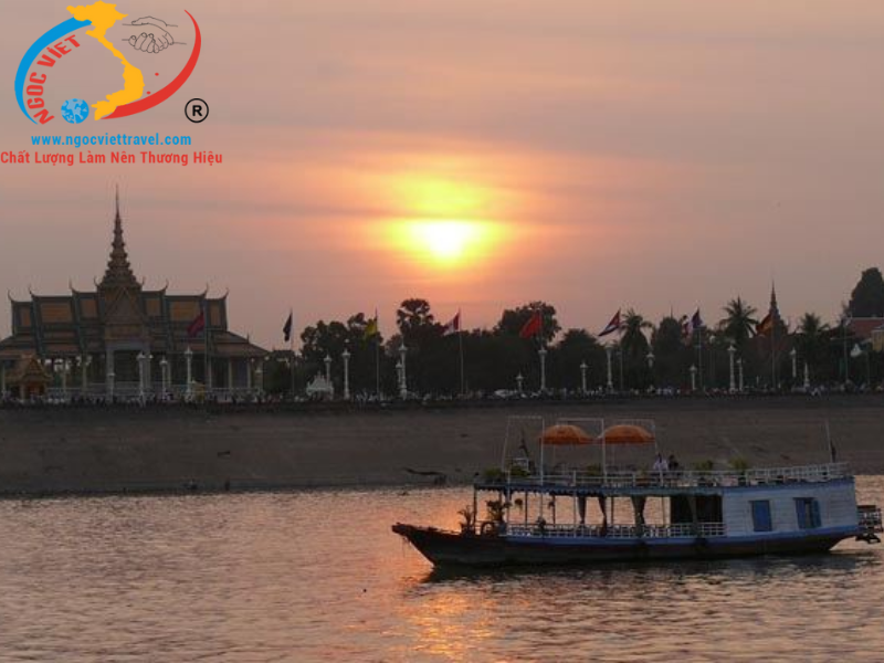 TOUR CAMBODIA - SIEM REAP - PHNOM PENH - VIP LIMOUSINE CARS